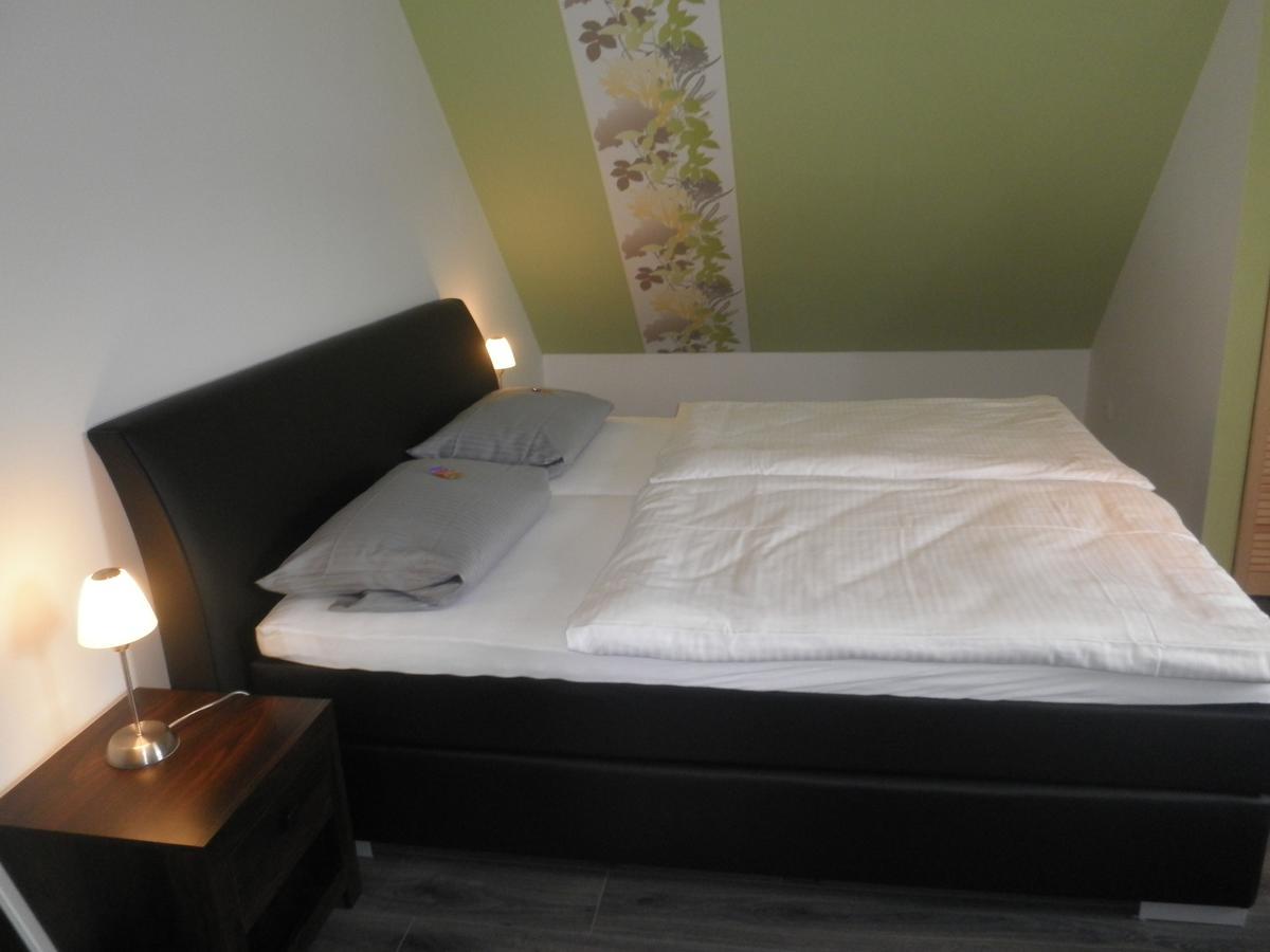 Wittingen Bennetts Restaurant Und Hotel חדר תמונה